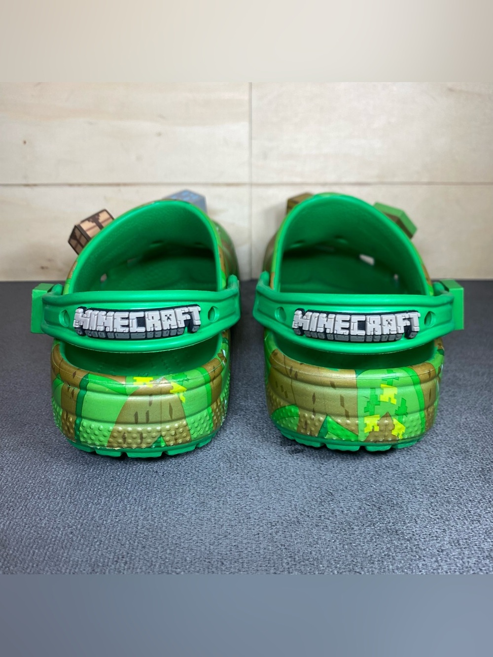 Crocs Classic Clogs Minecraft Green Unisex Kid's Size 13 Shoes Slip-Ons - Picture 6 of 11
